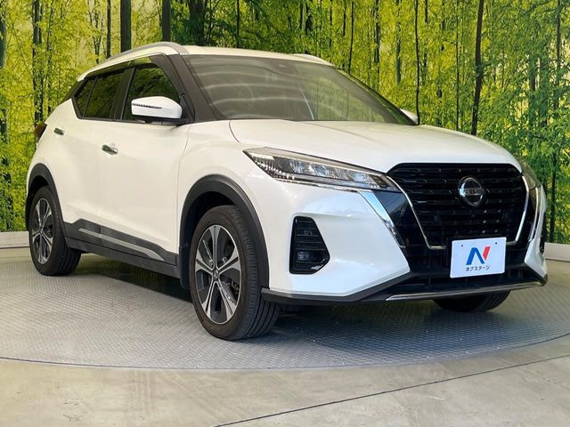 高透明度のガラス皮膜で撥水はもちろん、上質なツヤ・光沢を実現。紫外線や酸性雨から大切な愛車を保護し、色あせ・劣化を防止。「弾スプラッシュコート」、「弾プリミッサコート」からお選びいただけます。