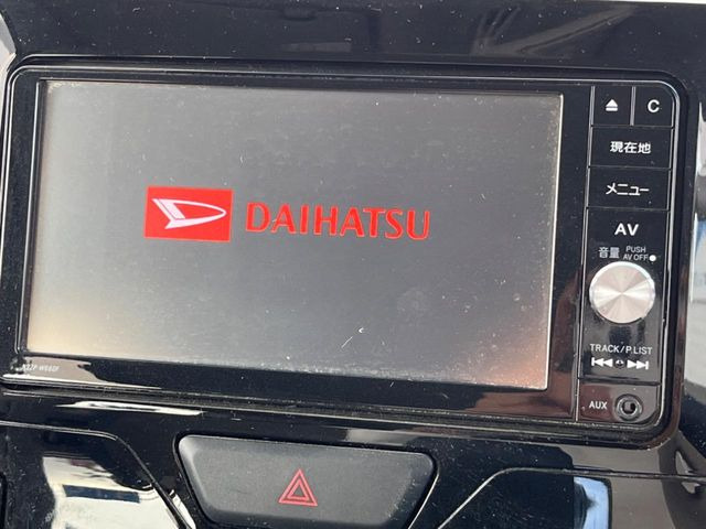 【純正ナビ】人気の純正ナビを装備しております。ナビの使いやすさはもちろん、オーディオ機能も充実!キャンプや旅行はもちろん、通勤や買い物など普段のドライブも楽しくなるはず♪