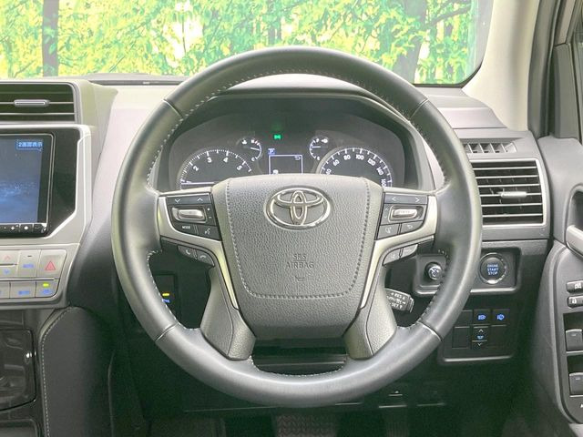 �y�����v�����X�e�A�����O�z�㎿�Ȋv���g�p���邱�ƂŁA��ɂ����������݂ƂĂ��^�]���₷���n���h���ł���