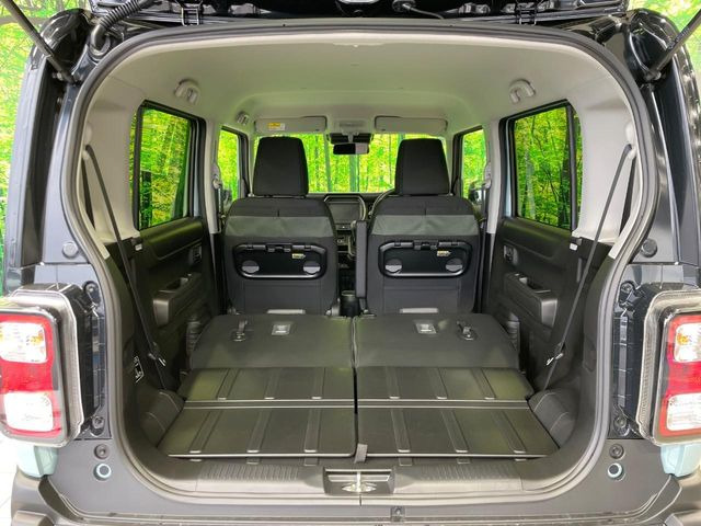 ���i�̂���������ʋ΁A���}���ɏ\���ȉ׎��X�y�[�X���m�ۂ��Ă���܂��B�Z�J���h�V�[�g��|���ƁA�傫�ȉו��̐ύڂ��\�ł���