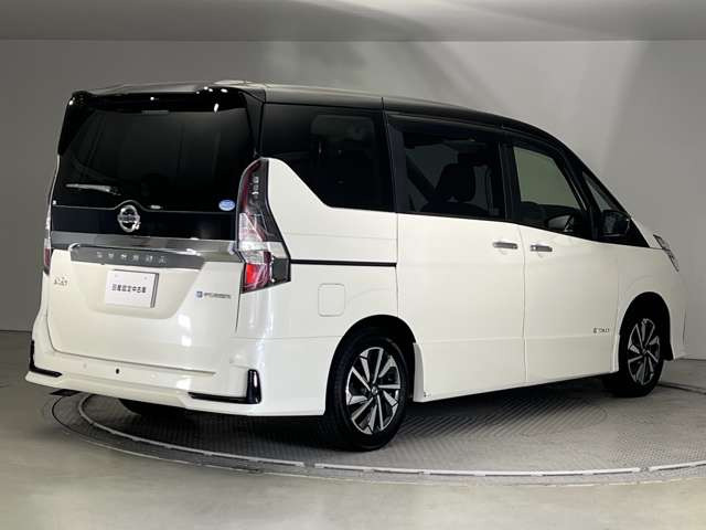 セレナ1.2 e-POWER ハイウェイスターV