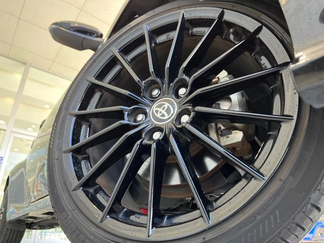 �y�����I�v�V����18�C���`�A���~�z�C�[���z�����I�v�V�����z�C�[���𑕒��B���s���\�̌���ɉ����A�O�ς����X�^�C���b�V���ɂȂ��Ă��܂��B