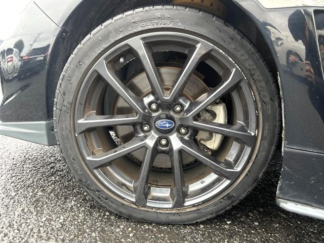 �y����18�C���`�A���~�z�C�[���z�O�ςɃ}�b�`���������A���~�z�C�[���𑕒����Ă���܂��B�e��ЊO�A���~�z�C�[����A�X�^�b�h���X�^�C�����戵�����Ă���܂��B���񂲑��k����������