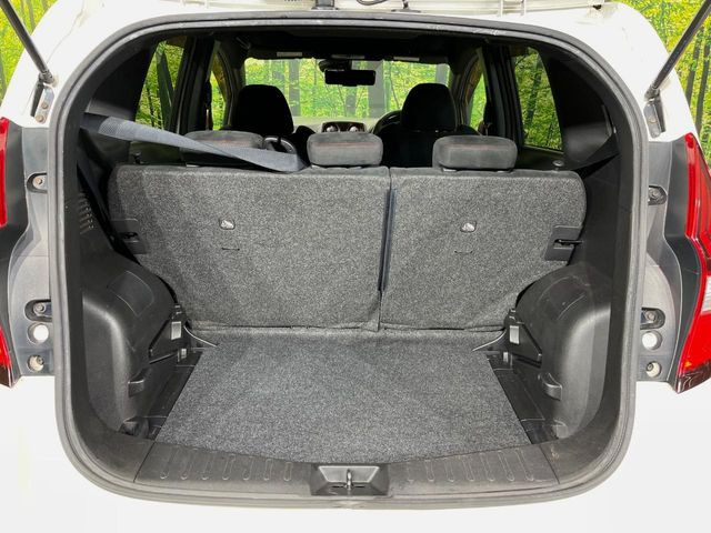 ���i�̂���������ʋ΁A���}���ɏ\���ȉ׎��X�y�[�X���m�ۂ��Ă���܂��B�Z�J���h�V�[�g��|���ƁA�傫�ȉו��̐ύڂ��\�ł���