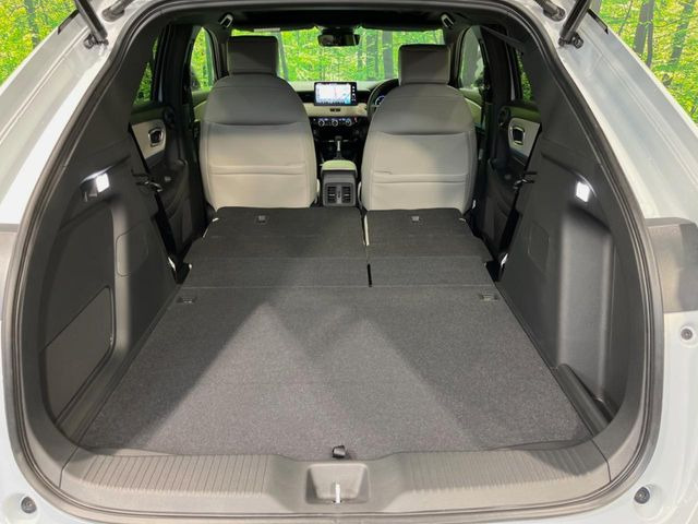 後席を格納すると、これだけの広さが!シーンに合わせたシートアレンジで、大きな荷物も積むことが出来ます♪