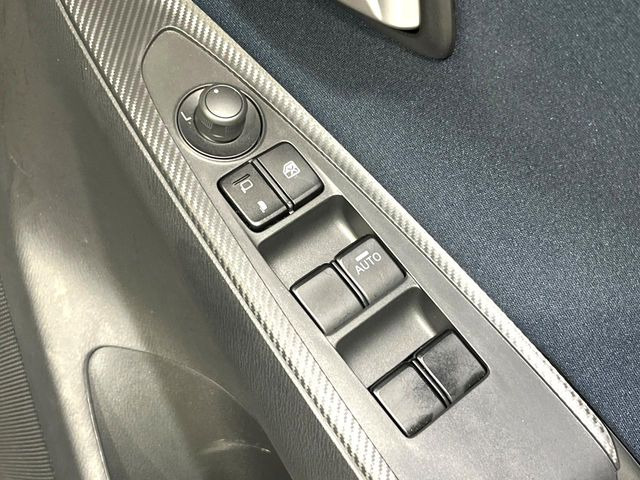 �y�d���i�[�~���[�z�T�C�h�~���[�͓d���i�[���ƂȂ��Ă���A�������ԏ�ł��L�Y�������X�N��}�����܂��B