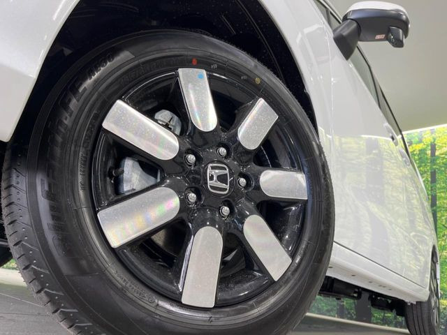 �y����15�C���`�A���~�z�C�[���z�O�ςɃ}�b�`���������A���~�z�C�[���𑕒����Ă���܂��B�e��ЊO�A���~�z�C�[����A�X�^�b�h���X�^�C�����戵�����Ă���܂��B���񂲑��k����������