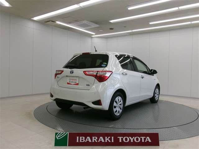 ヴィッツ1.5 ハイブリッド F セーフティ エディションIII