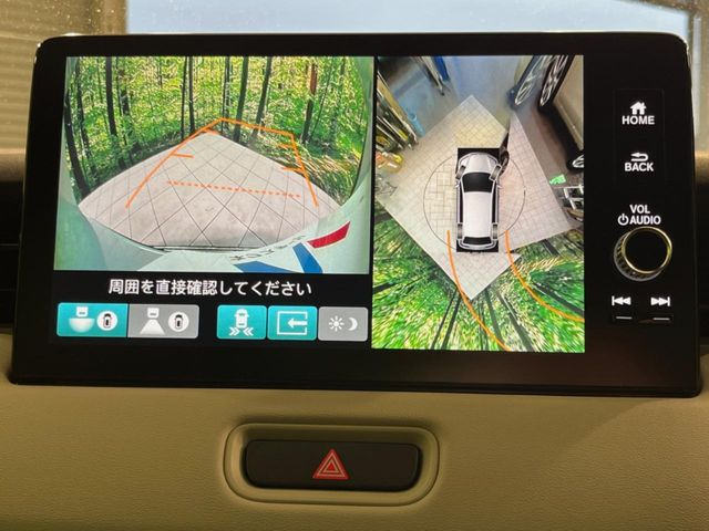 【マルチビューカメラシステム】専用のカメラにより、上から見下ろしたような視点で360度クルマの周囲を確認することができます☆死角部分も確認しやすく、狭い場所での切り返しや駐車もスムーズに行えます。