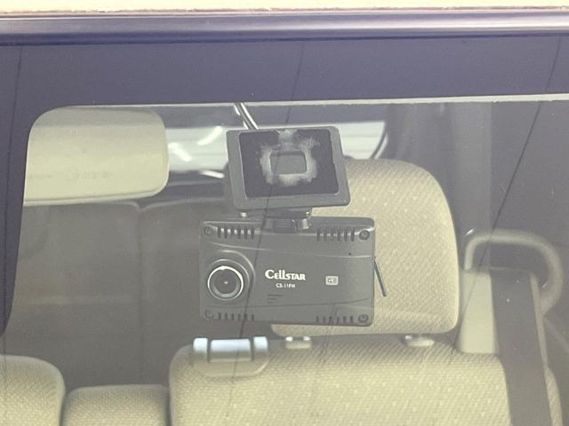 【ドライブレコーダー】安心・安全なカーライフに必須のドライブレコーダーを装備!走行中はもちろん、あおり運転や事故に遭遇した際の状況も映像で記録し、万一のリスクに備えます。