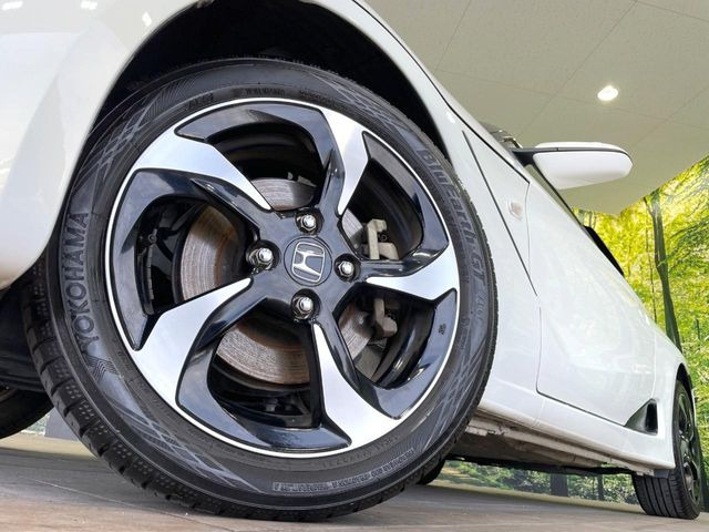 �O�ςɃ}�b�`���������A���~�z�C�[���𑕒����Ă���܂��B�e��ЊO�A���~�z�C�[����A�X�^�b�h���X�^�C�����戵�����Ă���܂��B���񂲑��k����������