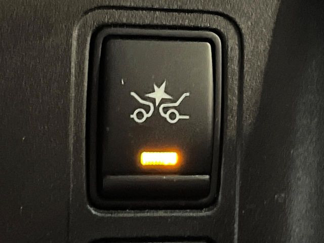 �y�C���e���W�F���g�G�}�[�W�F���V�[�u���[�L�z�t�����g�J�����őO���̎ԗ�����s�҂����m�B�Փ˂������Ȏ��͏Փ˔�Q�y���u���[�L���쓮�A�Փˉ�����T�|�[�g�B�����S�Ƀh���C�u�����y���݂��������܂��B