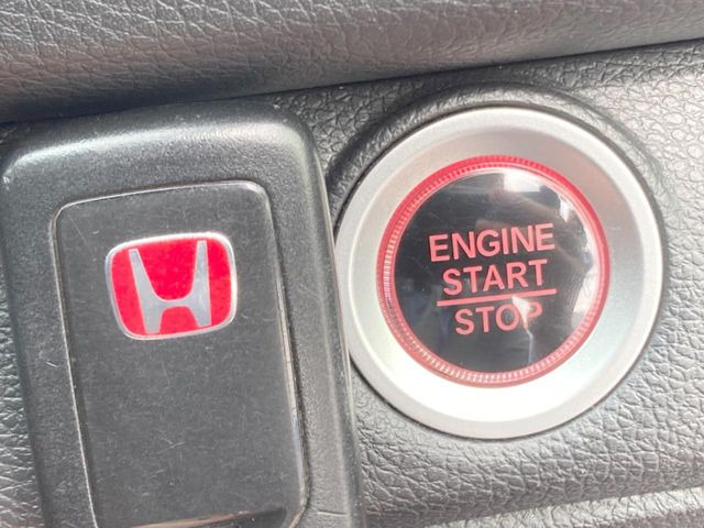 �yHonda�X�}�[�g�L�[�z�J�o����|�P�b�g�ɓ��ꂽ�܂܂ł��h�A�̎{���E�������\�ȃX�}�[�g�L�[�𑕔��B�G���W���̃I���E�I�t�����J�M�����o���K�v����������Ƃ��Ă��֗��ł���