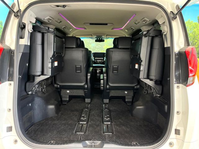 ���i�̂���������ʋ΁A���}���ɏ\���ȉ׎��X�y�[�X���m�ۂ��Ă���܂��B�Z�J���h�V�[�g��|���ƁA�傫�ȉו��̐ύڂ��\�ł���