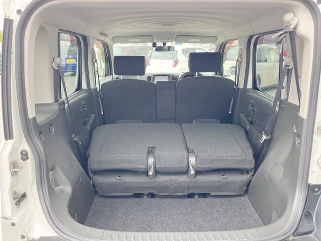 ���i�̂���������ʋ΁A���}���ɏ\���ȉ׎��X�y�[�X���m�ۂ��Ă���܂��B�Z�J���h�V�[�g��|���ƁA�傫�ȉו��̐ύڂ��\�ł���