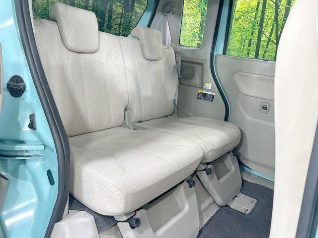 後部座席も気になるようなキズ・汚れやへたり等、大きなダメージはなく、良好な状態です。