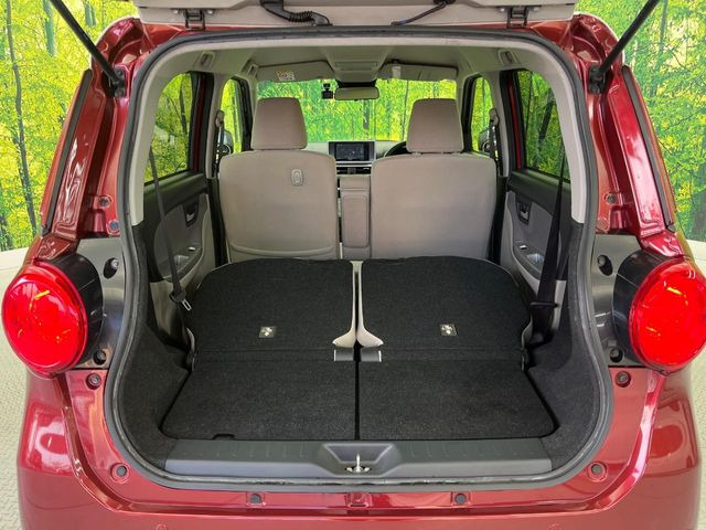 ���i�̂���������ʋ΁A���}���ɏ\���ȉ׎��X�y�[�X���m�ۂ��Ă���܂��B�Z�J���h�V�[�g��|���ƁA�傫�ȉו��̐ύڂ��\�ł���