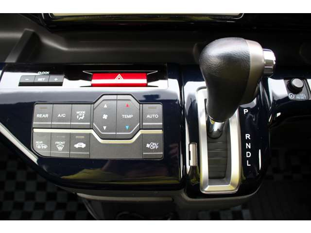 �I�[�g�G�A�R��