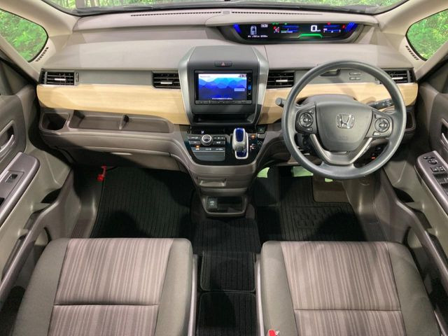 フリードハイブリッド