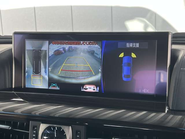 前後左右、見下ろしのモニター表示でバック時の障害物もしっかり見えます!