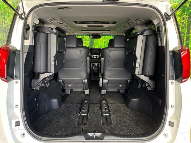 ���ڃV�[�g�͑O��X���C�h���\�ł��B���ɉ�����Α������L������������A�O�ɋl�߂�Α傫�ȃ��Q�b�W�X�y�[�X���m�ۂł��܂��B�V�[���ɉ����Ďg�������ł��邩��Ƃ��Ă��֗��ł���