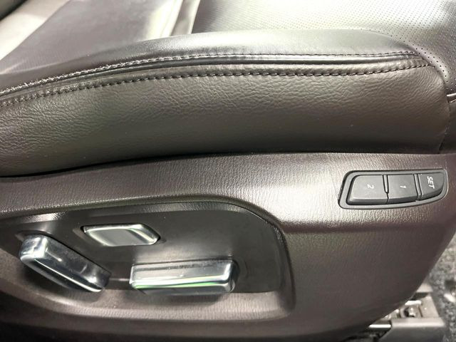 【パワーシート】スイッチ一つで簡単にシートの微調整が可能!電動だから力もいりません!快適なシートポジションにセットして、快適なドライブをお楽しみください。