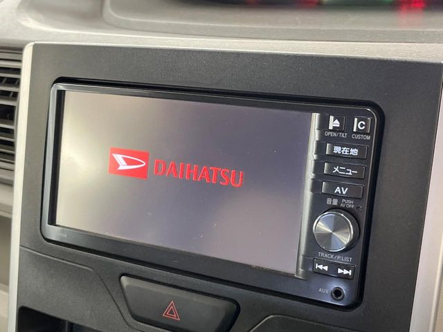 【純正ナビ】人気の純正ナビを装備しております。ナビの使いやすさはもちろん、オーディオ機能も充実!キャンプや旅行はもちろん、通勤や買い物など普段のドライブも楽しくなるはず♪
