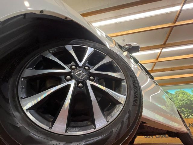 �y����17�C���`�A���~�z�C�[���z�O�ςɃ}�b�`���������A���~�z�C�[���𑕒����Ă���܂��B�e��ЊO�A���~�z�C�[����A�X�^�b�h���X�^�C�����戵�����Ă���܂��B���񂲑��k����������