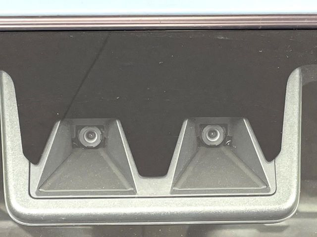 【スマートアシスト】走行中に前方の車両等を認識し、衝突しそうな時は警報とブレーキで衝突回避と被害軽減をアシスト。より安全にドライブをお楽しみいただけます。