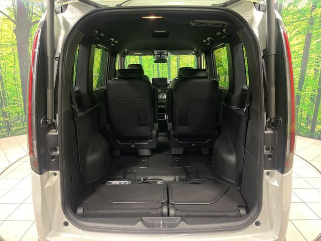 ���i�̂���������ʋ΁A���}���ɏ\���ȉ׎��X�y�[�X���m�ۂ��Ă���܂��B�Z�J���h�V�[�g��|���ƁA�傫�ȉו��̐ύڂ��\�ł���