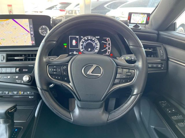 �y�����v�����X�e�A�����O�z�㎿�Ȋv���g�p���邱�ƂŁA��ɂ����������݂ƂĂ��^�]���₷���n���h���ł���