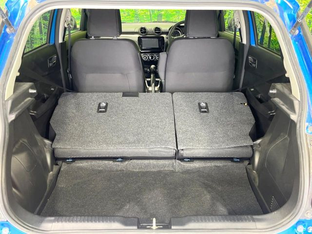 ���i�̂���������ʋ΁A���}���ɏ\���ȉ׎��X�y�[�X���m�ۂ��Ă���܂��B�Z�J���h�V�[�g��|���ƁA�傫�ȉו��̐ύڂ��\�ł���