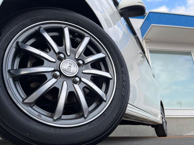 �y����14�C���`�A���~�z�C�[���z�O�ςɃ}�b�`���������A���~�z�C�[���𑕒����Ă���܂��B�e��ЊO�A���~�z�C�[����A�X�^�b�h���X�^�C�����戵�����Ă���܂��B���񂲑��k����������