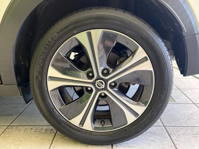 �y����17�C���`�A���~�z�C�[���z�O�ςɃ}�b�`���������A���~�z�C�[���𑕒����Ă���܂��B�e��ЊO�A���~�z�C�[����A�X�^�b�h���X�^�C�����戵�����Ă���܂��B���񂲑��k����������