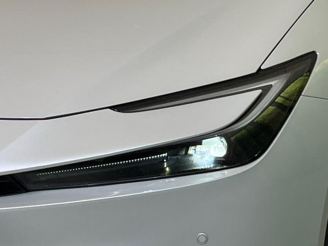 �yLED�w�b�h���C�g�z���V����ԑ��s�����ǍD�Ȏ��E���m�ۂ����S���ĉ^�]�ł��鍂�P�xLED�w�b�h���C�g�𑕔�!�_�����x�������A����d�͂��}�����Ă��܂��B