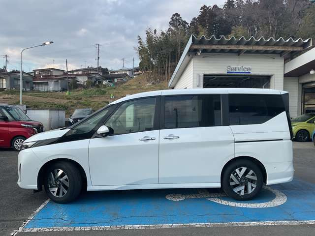 セレナ1.4 e-POWER XV