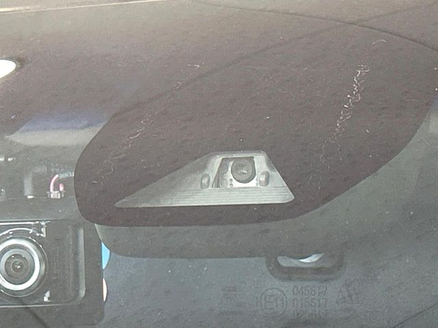 �y�z���_�Z���V���O�z���s���ɑO���̎ԗ�����F�����A�Փ˂������Ȏ��͌x��ƃu���[�L�ŏՓˉ���Ɣ�Q�y�����A�V�X�g�B�����S�Ƀh���C�u�����y���݂��������܂��B