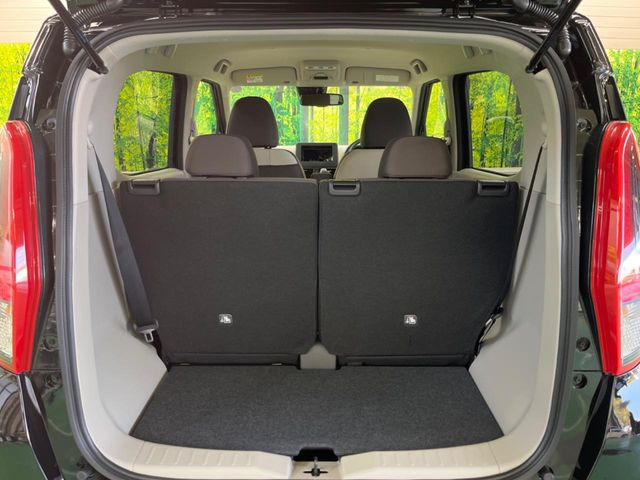 ���i�̂���������ʋ΁A���}���ɏ\���ȉ׎��X�y�[�X���m�ۂ��Ă���܂��B�Z�J���h�V�[�g��|���ƁA�傫�ȉו��̐ύڂ��\�ł���