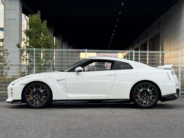 1�N�ԁA���s�������̃����O�ۏ؁B�ő�600���ځE24H 365���S���Ή����[�h�T�[�r�X�t�B���[�Ԍ�����S���Ē�����؂ɂ���蒸���܂��悤�A���ГƎ���GT-R35��p�ۏ؂����p�ӂ��Ă���܂��B