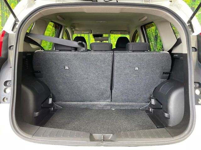 ���i�̂���������ʋ΁A���}���ɏ\���ȉ׎��X�y�[�X���m�ۂ��Ă���܂��B�Z�J���h�V�[�g��|���ƁA�傫�ȉו��̐ύڂ��\�ł���