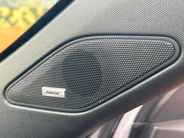 �yBOSE�T�E���h�V�X�e���z���[�J�[�I�v�V�����̍��i�ʃT�E���h�V�X�e���𓋍ځB��p�̃`���[�j���O���{���ꂽ�召�l�X�ȃX�s�[�J�[����ǎ��ȃT�E���h���t�ł��A�Տꊴ���ӂ�鉹����Ԃ����o���܂��B