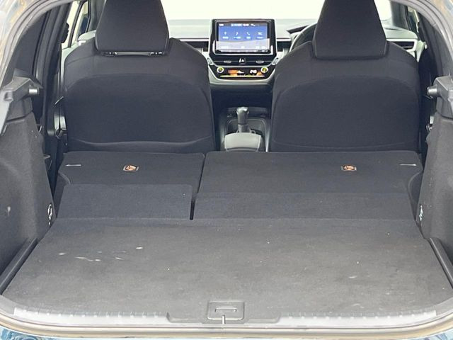 ���i�̂���������ʋ΁A���}���ɏ\���ȉ׎��X�y�[�X���m�ۂ��Ă���܂��B�Z�J���h�V�[�g��|���ƁA�傫�ȉו��̐ύڂ��\�ł���