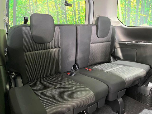 3列目シートはもちろん状態良好☆大人でもゆったりと座って頂けますので、大人数でのお出かけもラクラクです♪ご家族で、気の知れた仲間で、ドライブに行くのが楽しみですね♪