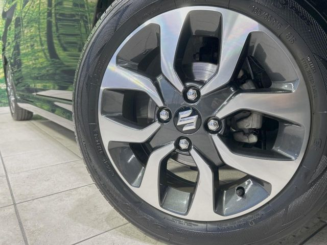 �y����15�C���`�A���~�z�C�[���z�O�ςɃ}�b�`���������A���~�z�C�[���𑕒����Ă���܂��B�e��ЊO�A���~�z�C�[����A�X�^�b�h���X�^�C�����戵�����Ă���܂��B���񂲑��k����������