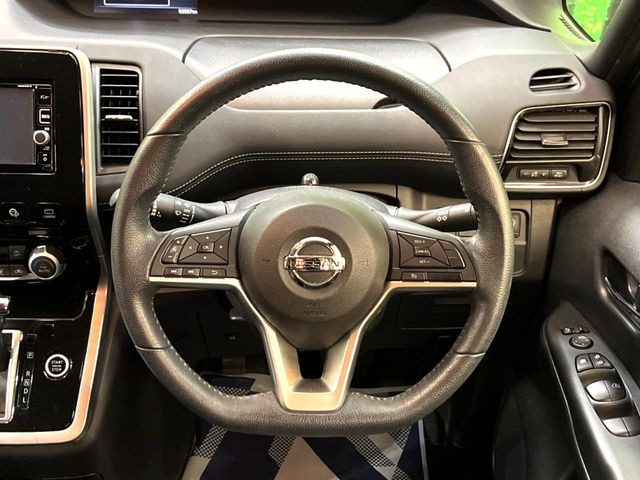 �y�����v�����X�e�A�����O�z�㎿�Ȋv���g�p���邱�ƂŁA��ɂ����������݂ƂĂ��^�]���₷���n���h���ł���