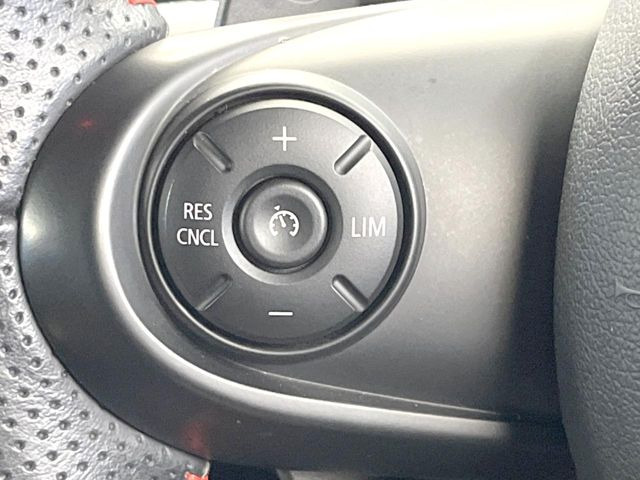 ���I�[�g�N���[�Y�R���g���[��:�������H�⎩���Ԑ�p���H���ɂāA�葬���q���\�ƂȂ�֗��ȋ@�\�ł��B�������ړ��̍ۂł����ɂ����֗��ɂ��g�����������܂���