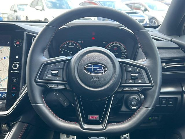 �y�����v�����X�e�A�����O�z�㎿�Ȋv���g�p���邱�ƂŁA��ɂ����������݂ƂĂ��^�]���₷���n���h���ł���