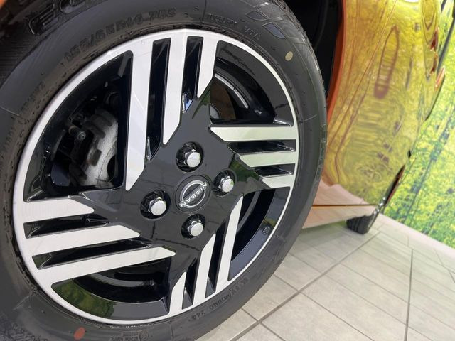 �y����14�C���`�A���~�z�C�[���z�O�ςɃ}�b�`���������A���~�z�C�[���𑕒����Ă���܂��B�e��ЊO�A���~�z�C�[����A�X�^�b�h���X�^�C�����戵�����Ă���܂��B���񂲑��k����������