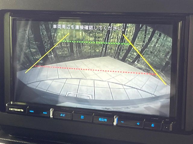 【バックカメラ】駐車時に後方がリアルタイム映像で確認できます。大型商業施設や立体駐車場での駐車時や、夜間のバック時に大活躍!運転スキルに関わらず、今や必須となった装備のひとつです!