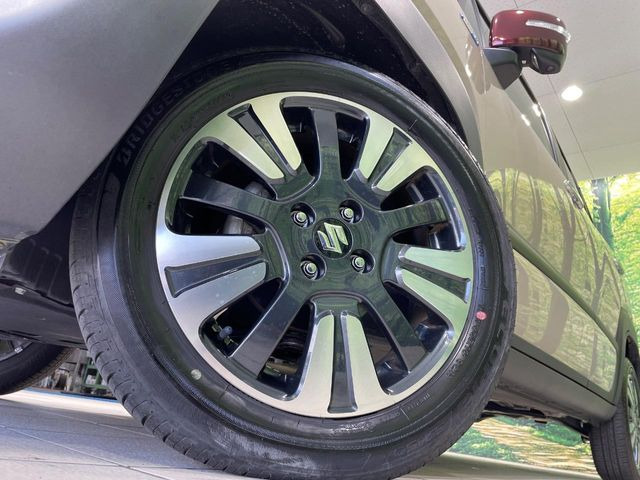 �y����16�C���`�A���~�z�C�[���z�O�ςɃ}�b�`���������A���~�z�C�[���𑕒����Ă���܂��B�e��ЊO�A���~�z�C�[����A�X�^�b�h���X�^�C�����戵�����Ă���܂��B���񂲑��k����������